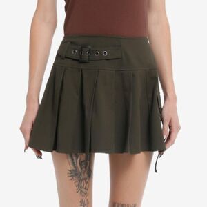 NWT Hot Topic Thorn & Fable Army Green Cargo Pocket Pleated Mini Skirt | Size S